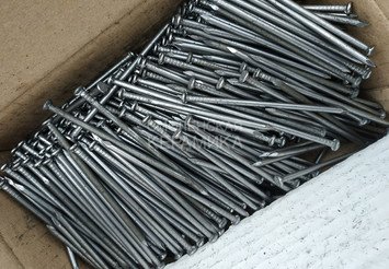 500 Гвозди в коробке 1,5 кг коричневые, черные(9шт./м2) 1